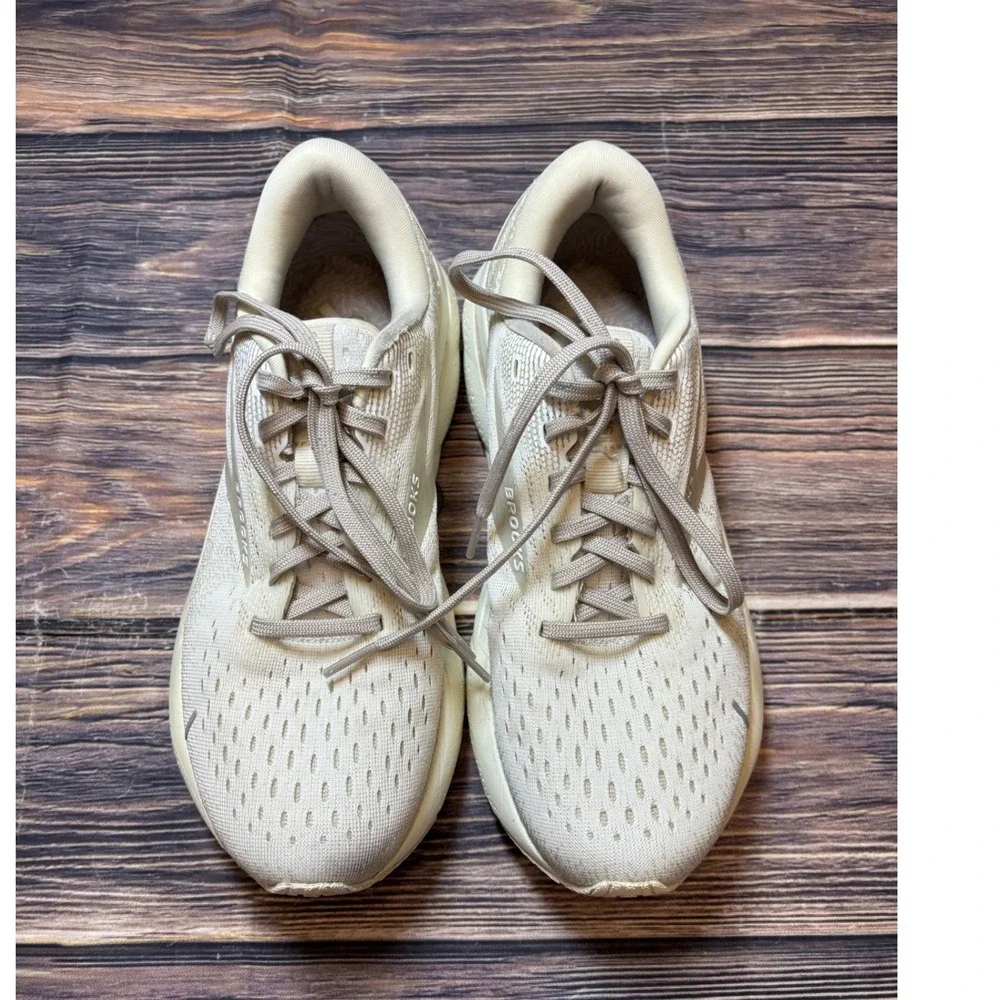 Brooks Ghost 14 NYC Running Shoes Womens 8 Cream Oyster Walking Comfort